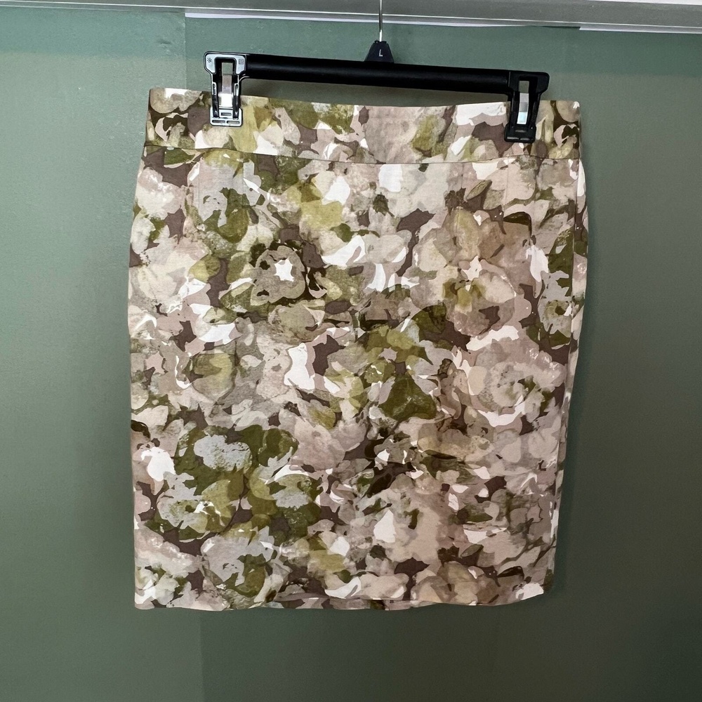 Banana Republic Beautiful Taupe Floral Skirt Knee Length Size 10P Linen Blend - Picture 2 of 10